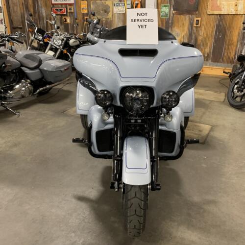 2025 Harley-Davidson® Tri Glide® Ultra Atlas Silver Metallic - Black Finish thumb 1