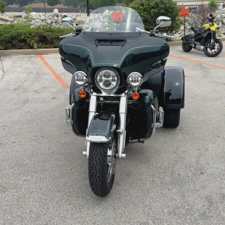 2024 Harley-Davidson® Tri Glide® Ultra Alpine Green / Vivid Black thumb 2