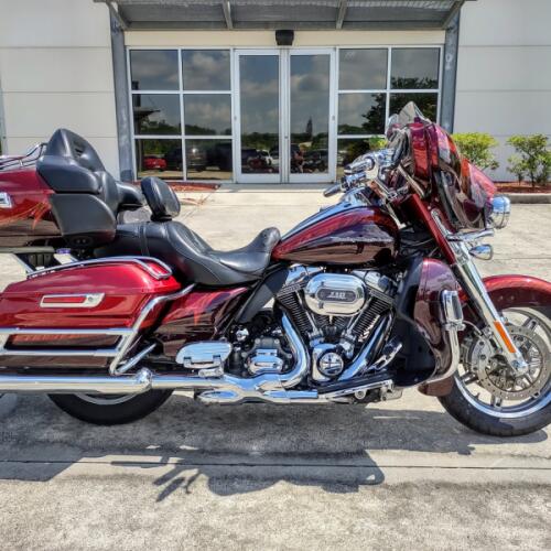 Harley-Davidson® CVO™ Electra Glide Ultra Limited® 2014 thumb 3