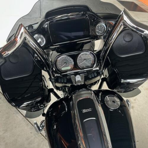 2023 Harley-Davidson® Road Glide® Special Vivid Black Chrome Trim thumb 1
