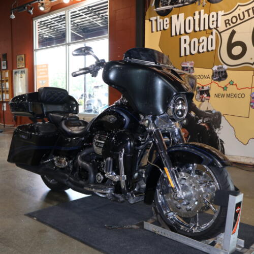 FLHRSE5 2013 CVO™ Road King® thumb 2
