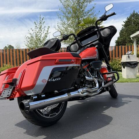 2024 Harley-Davidson® CVO™ Street Glide® Legendary Orange thumb 3