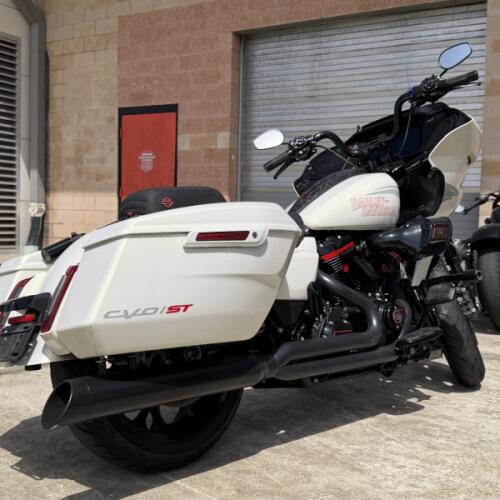 Harley-Davidson® CVO™ Road Glide® ST 2024 thumb 2
