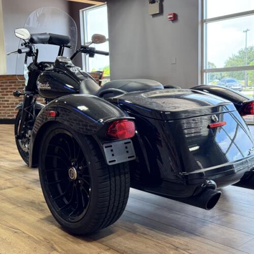 Harley-Davidson® Freewheeler® 2023 thumb 1