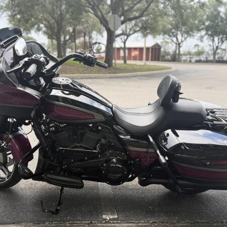 2024 Harley-Davidson® Road Glide® Vivid Black thumb 0
