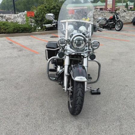 2019 Harley-Davidson® Road King® Vivid Black thumb 2