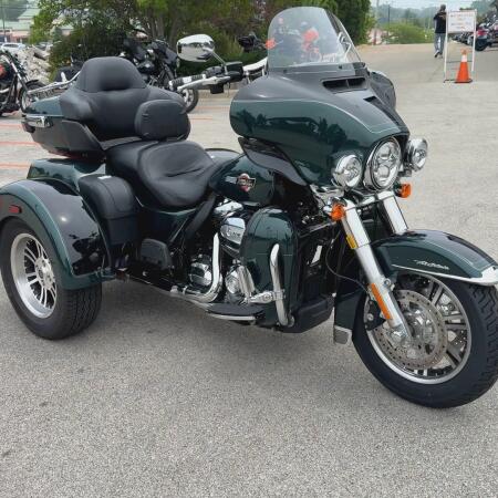2024 Harley-Davidson® Tri Glide® Ultra Alpine Green / Vivid Black thumb 3