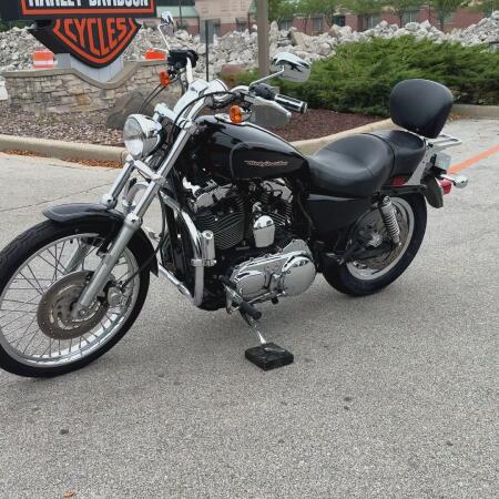 2004 Harley-Davidson® 1200 Custom Vivid Black thumb 1