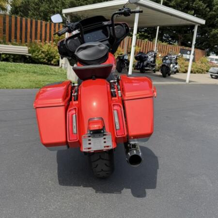 2024 Harley-Davidson® CVO™ Street Glide® Legendary Orange thumb 2