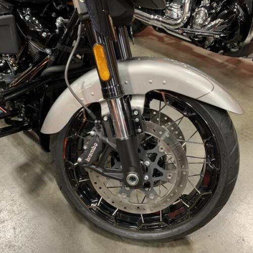 2023 Harley-Davidson® CVO™ Street Glide® Dark Platinum w/Pinstripe thumb 2
