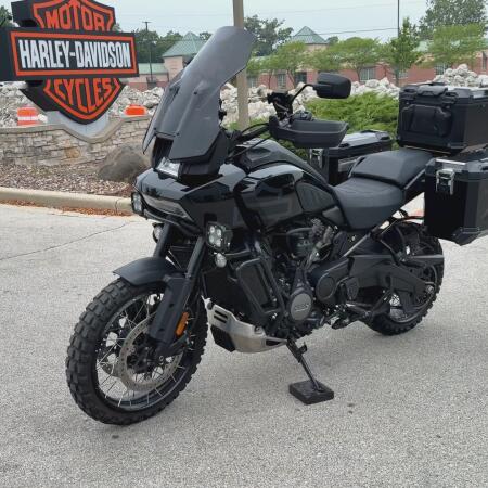 2022 Harley-Davidson® Pan America™ 1250 Special Black thumb 1
