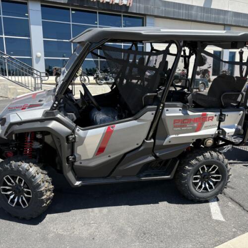 2025 Honda Pioneer 1000-5 Deluxe thumb 1