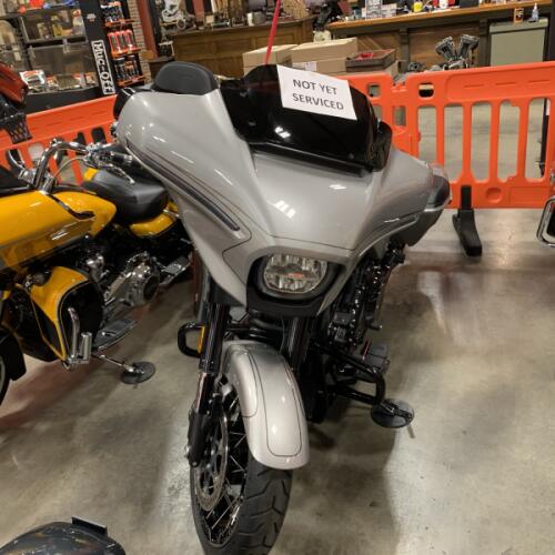 2023 Harley-Davidson® CVO™ Street Glide® Dark Platinum w/Pinstripe thumb 1