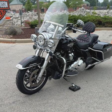 2019 Harley-Davidson® Road King® Vivid Black thumb 1
