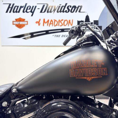 2026 FLHD Harley-Davidson® Deadwood™ Black Denim thumb 2