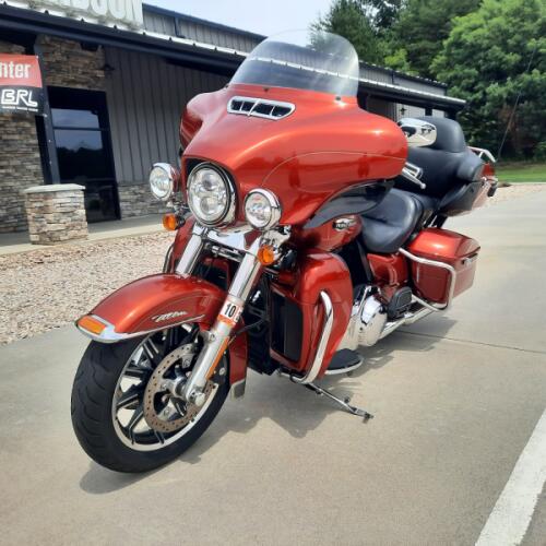 2014 Harley-Davidson® Electra Glide® Ultra Classic® Candy Orange thumb 3