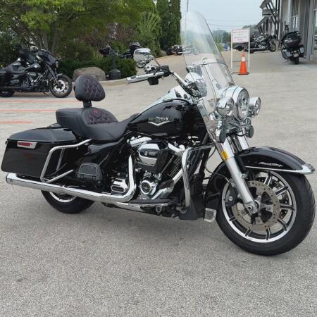 2019 Harley-Davidson® Road King® Vivid Black thumb 3