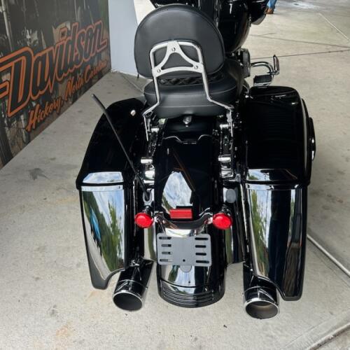 2023 Harley-Davidson® Road Glide® Special Vivid Black Chrome Trim thumb 2