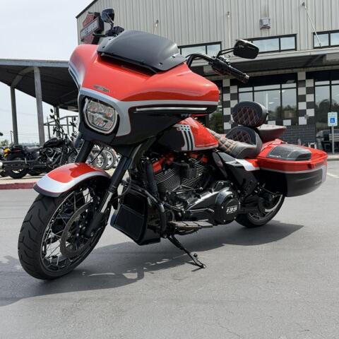 2024 Harley-Davidson® CVO™ Street Glide® Legendary Orange thumb 0