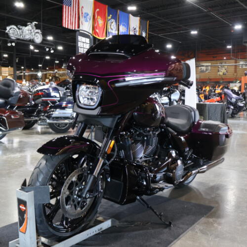 FLHXSE 2025 CVO™ Street Glide™ thumb 1