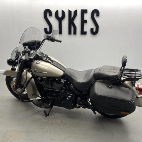 2018 Harley-Davidson FLHC Softail Heritage Classic in Silver Fortune thumb 0