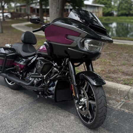 2024 Harley-Davidson® Road Glide® Vivid Black thumb 3