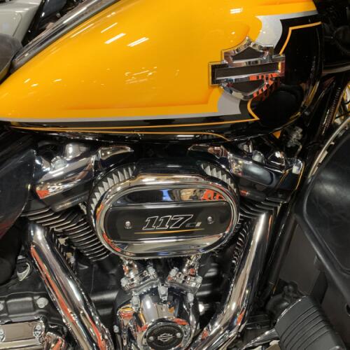 2022 Harley-Davidson® CVO™ Road Glide® Limited Hightail Yellow Pearl thumb 3