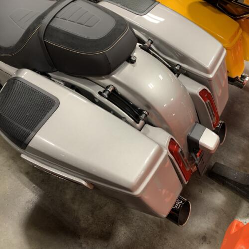2023 Harley-Davidson® CVO™ Street Glide® Dark Platinum w/Pinstripe thumb 0