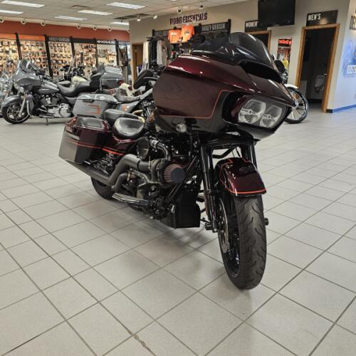 FLTRXSE 2018 CVO™ Road Glide® thumb 2