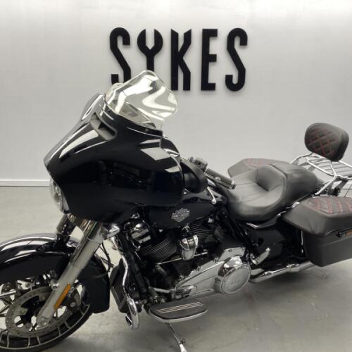 2021 Harley-Davidson FLHXS Touring Street Glide 114 in Vivid Black thumb 2
