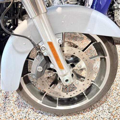 2023 FLTRX Harley-Davidson® Road Glide® Atlas Silver Metallic thumb 2