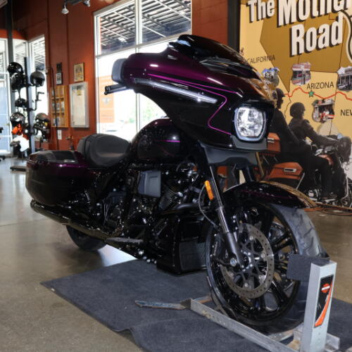 FLHXSE 2025 CVO™ Street Glide™ thumb 2