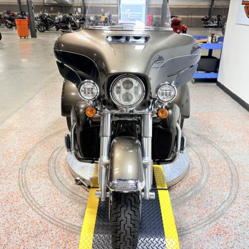2020 FLHTCUTG Harley-Davidson® Tri Glide® Ultra River Rock Gray/Vivid Black thumb 0