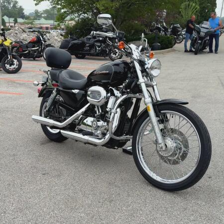 2004 Harley-Davidson® 1200 Custom Vivid Black thumb 3