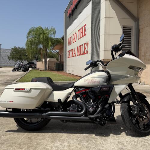 Harley-Davidson® CVO™ Road Glide® ST 2024 thumb 3