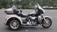 2017 Harley-Davidson® Tri Glide® Ultra Two-Tone Black Hills Gold/Black Quartz