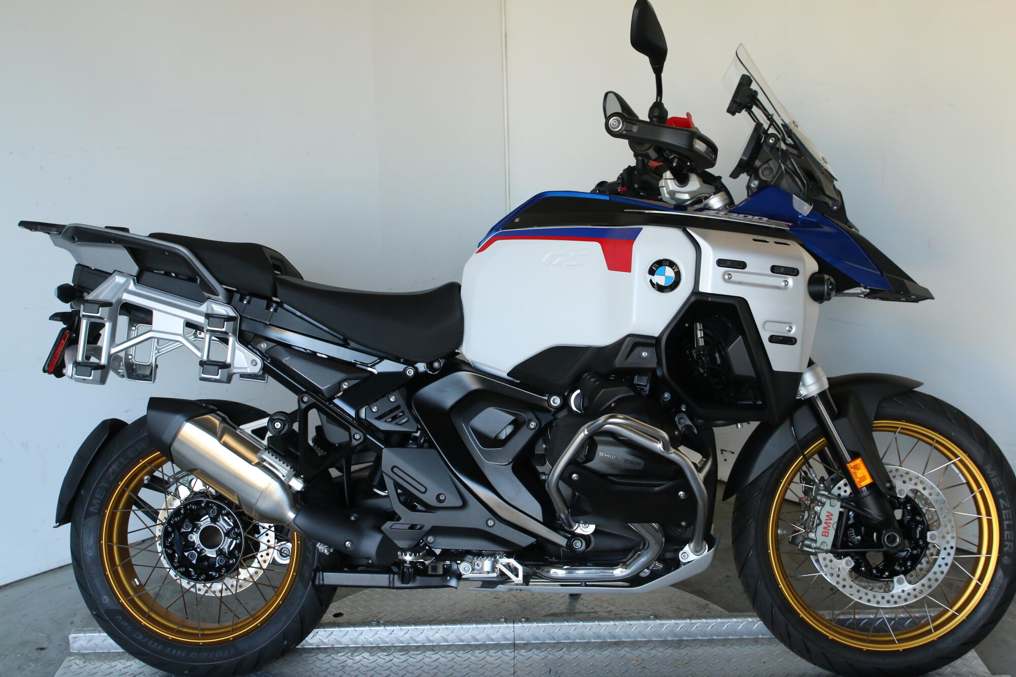 2026 BMW Motorrad R 1300 GS Adventure, photo 2