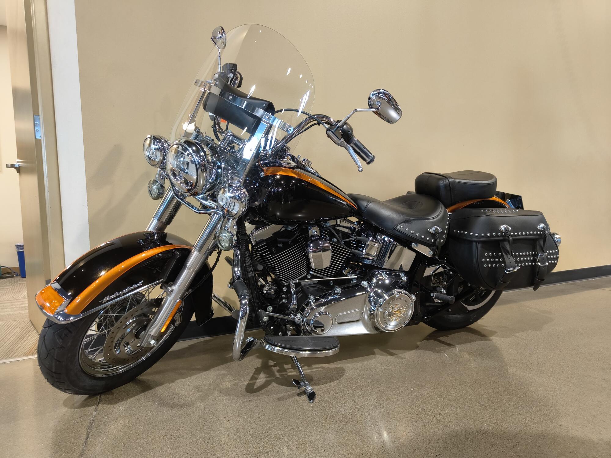 2015 Harley-Davidson® Heritage Softail® Classic Two-Tone Amber Whiskey/Charcoal Pearl