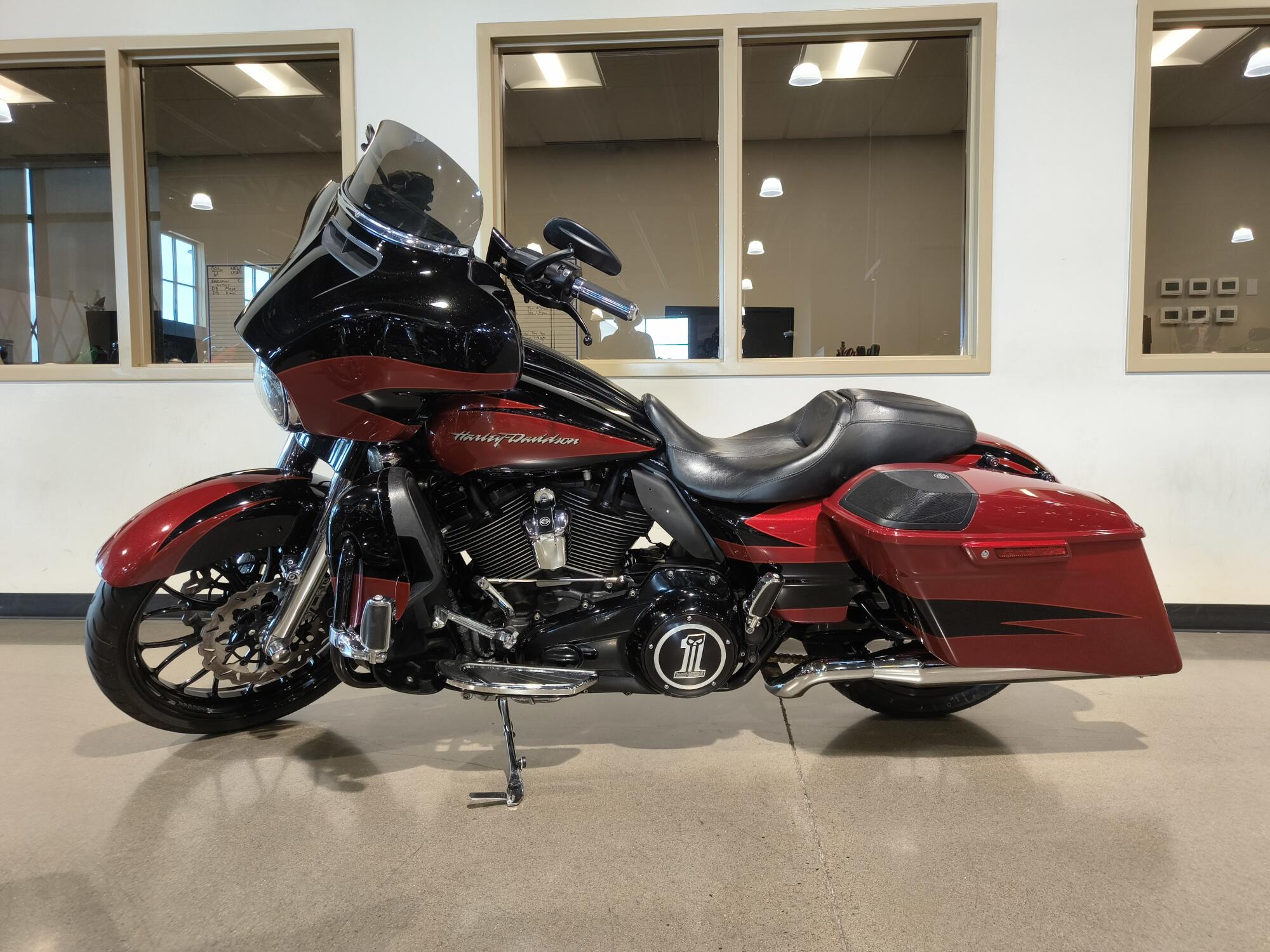 2017 Harley-Davidson® CVO™ Street Glide® Starfire Black/Atomic Red with Contrast Chrome Aggressor Wh