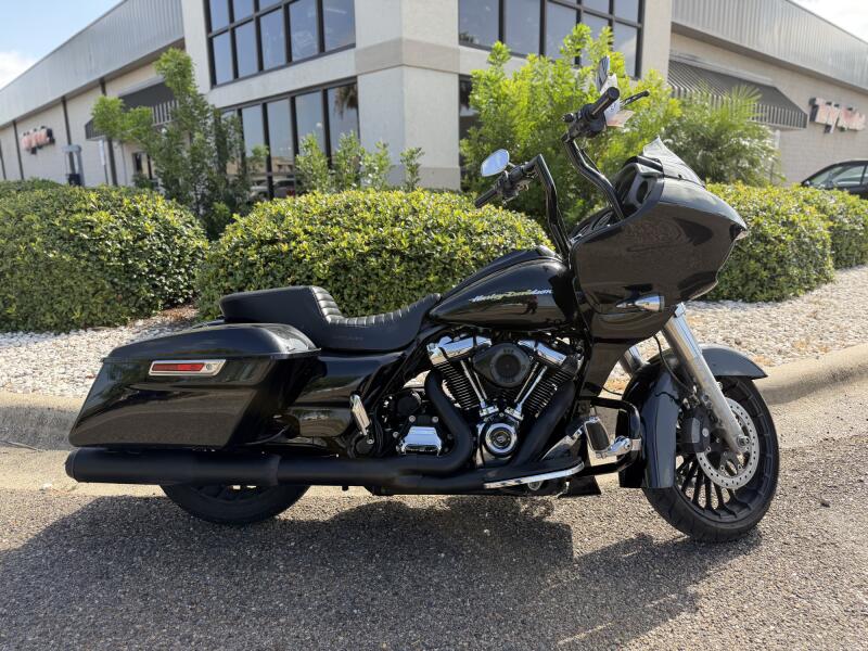 2020 Harley-Davidson® Road Glide® Vivid Black