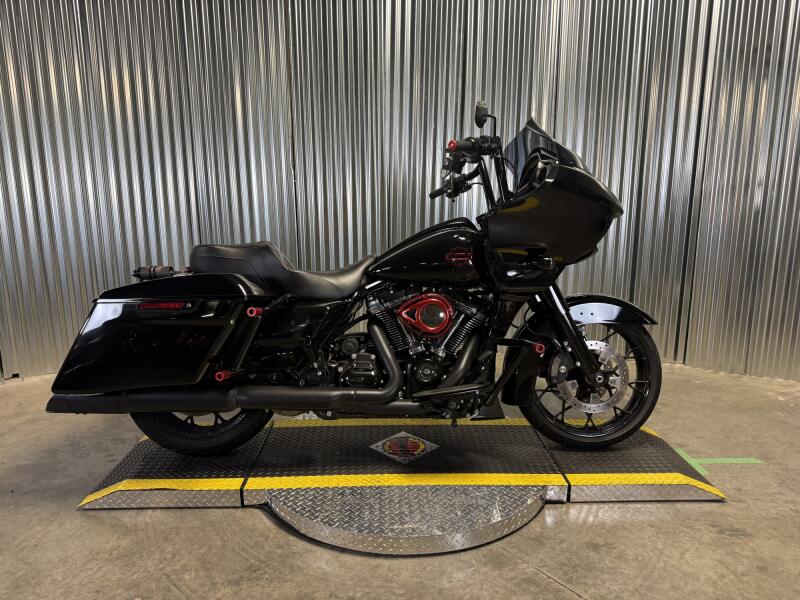 2022 Harley-Davidson® Road Glide® Special Vivid Black - Black Finish