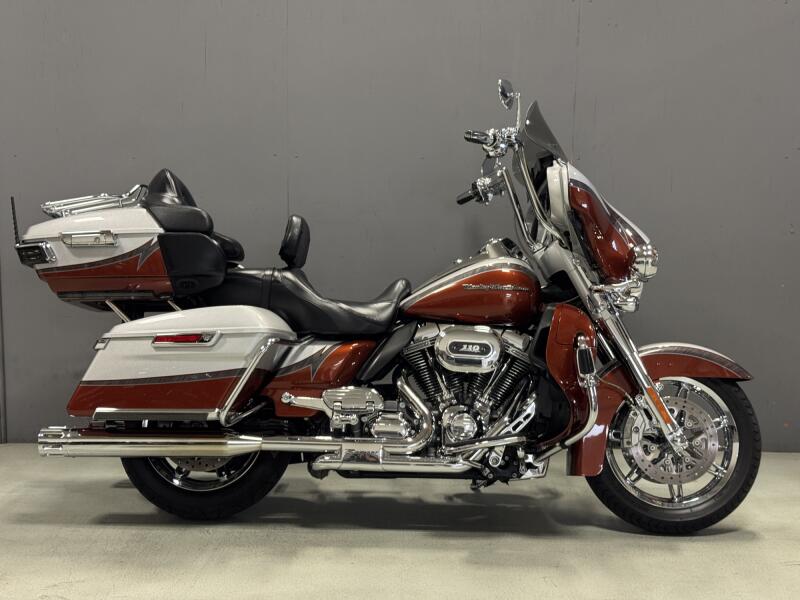 FLHTKSE 2014 CVO™ Electra Glide Ultra Limited®