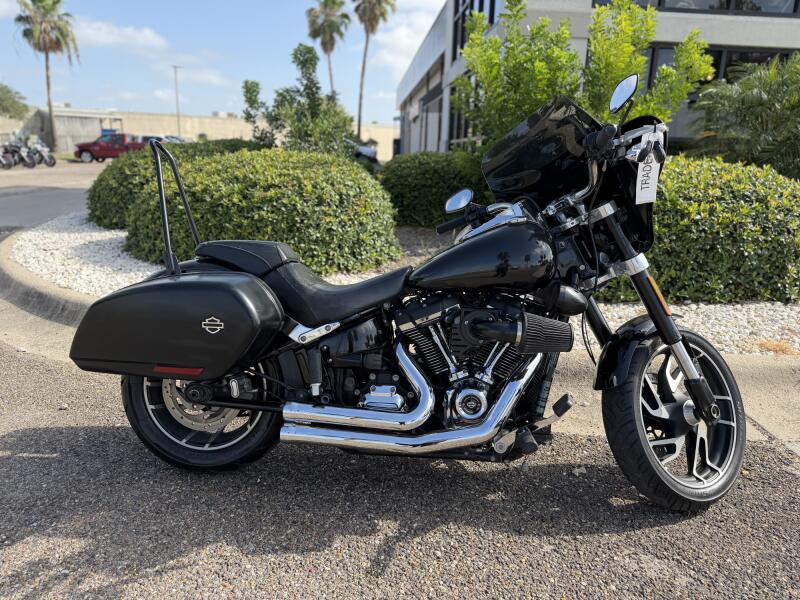2018 Harley-Davidson® Sport Glide™ Vivid Black