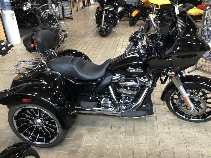 2023 Harley-Davidson® Road Glide® 3 Vivid Black