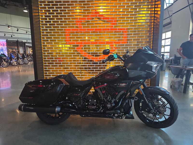 Harley-Davidson® CVO™ Road Glide® ST 2024