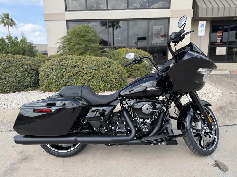 2026 Harley-Davidson® Road Glide® Vivid Black - Black Finish