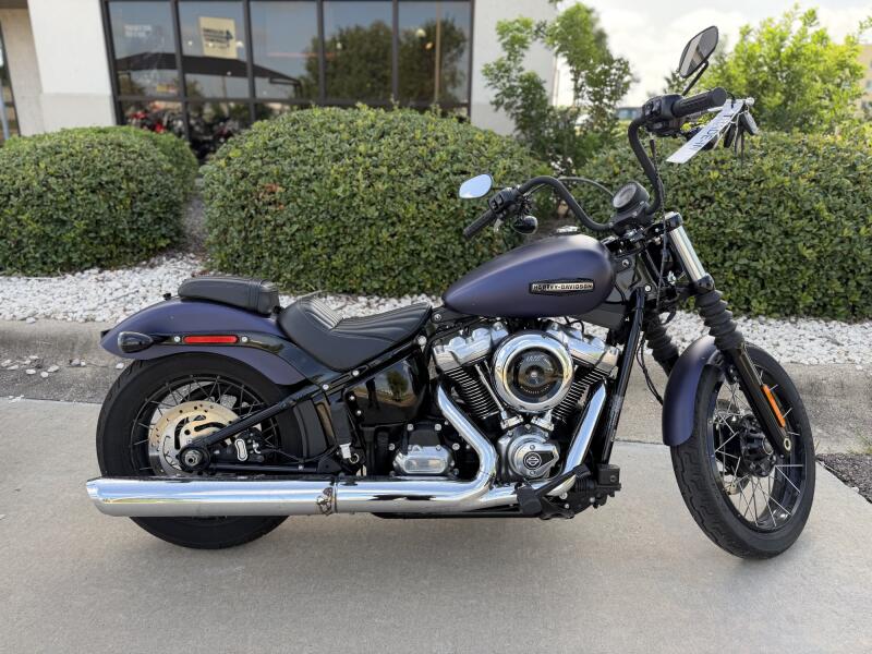 2025 Harley-Davidson® Street Bob® Purple Abyss Denim w/Cast Wheels