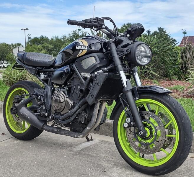 Yamaha XSR700 2022