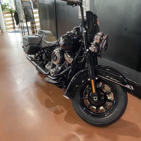 2026 Harley-Davidson® Heritage Classic FLHC thumb 2