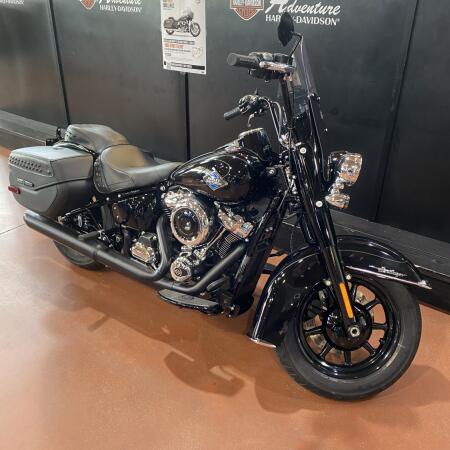 2026 Harley-Davidson® Heritage Classic FLHC thumb 3